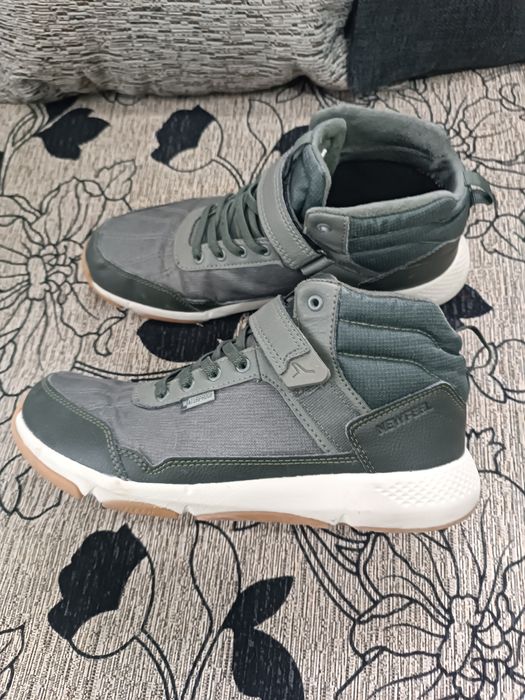 Непромокаеми високи обувки