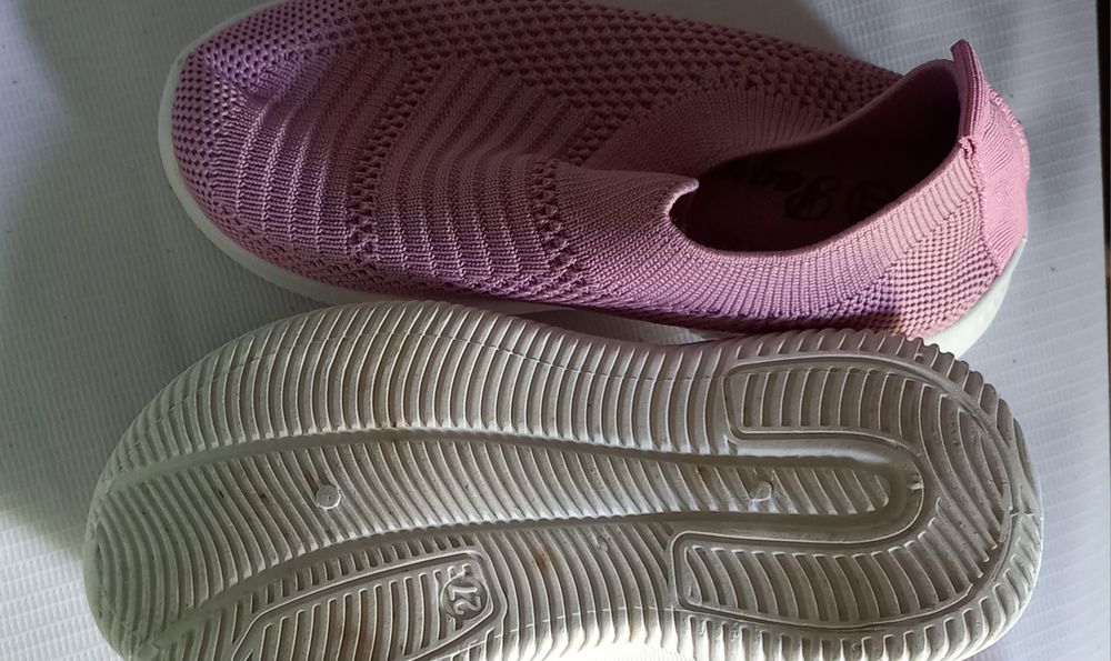 Детские кроссовки.