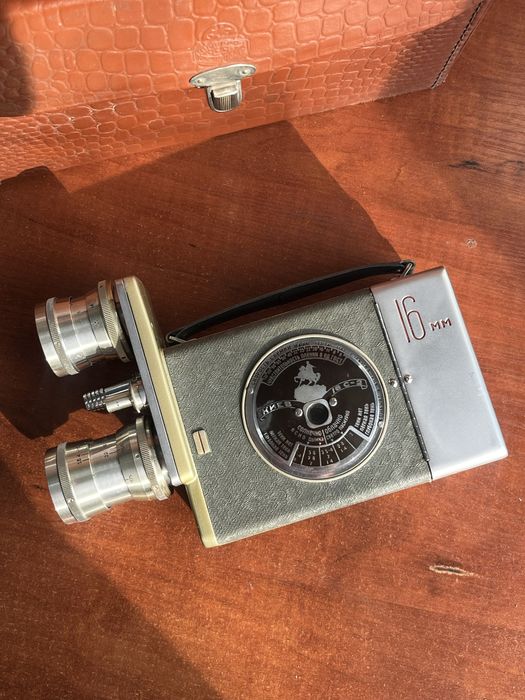 Кинокамера старая