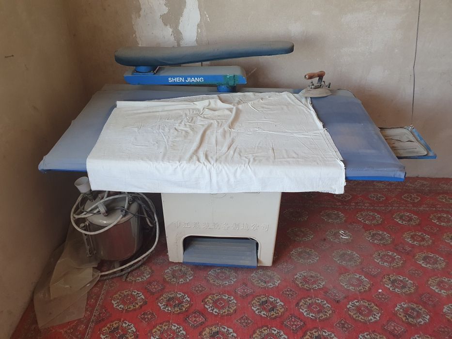 Швейный цех со всеми оборудованиями.