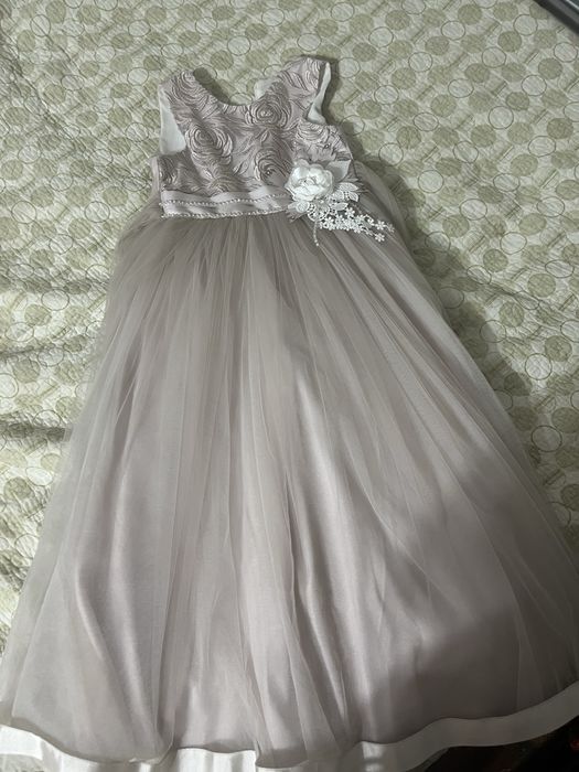 Пышное нарядное платье на девочку