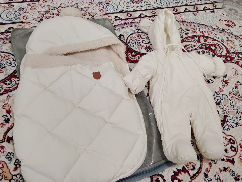 Детский комбинезон и конверт