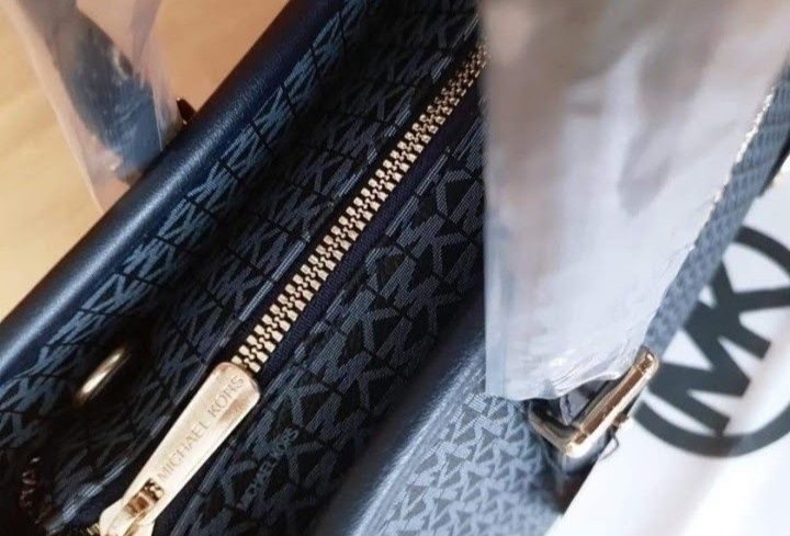 Geanta damă super model, două compartimente, saculet, etichetă