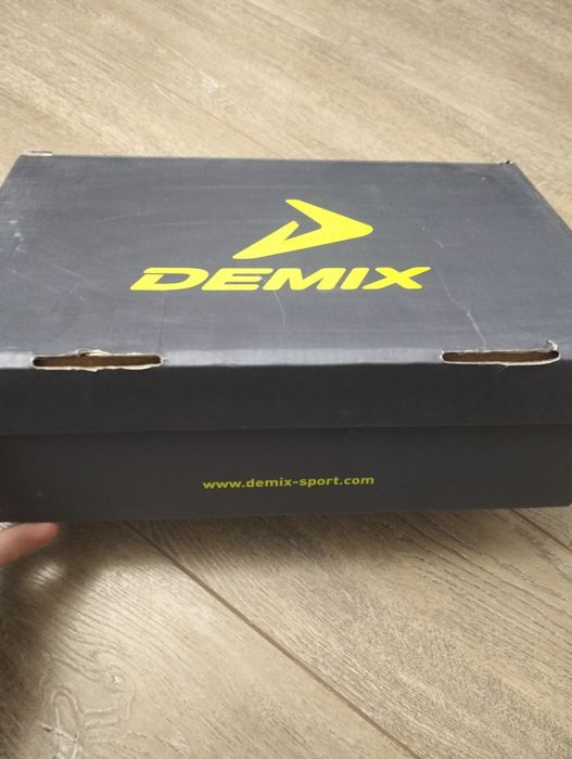 Продам бутсы Demix