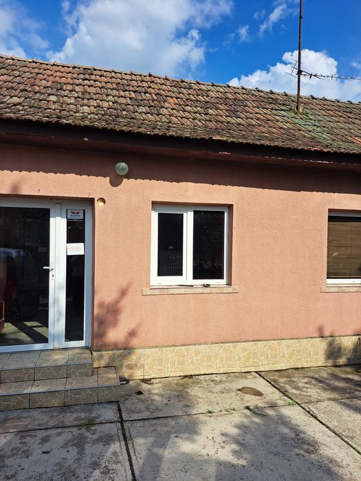 Vand spatiu comercial pretabil ca si casa - Ciocaia