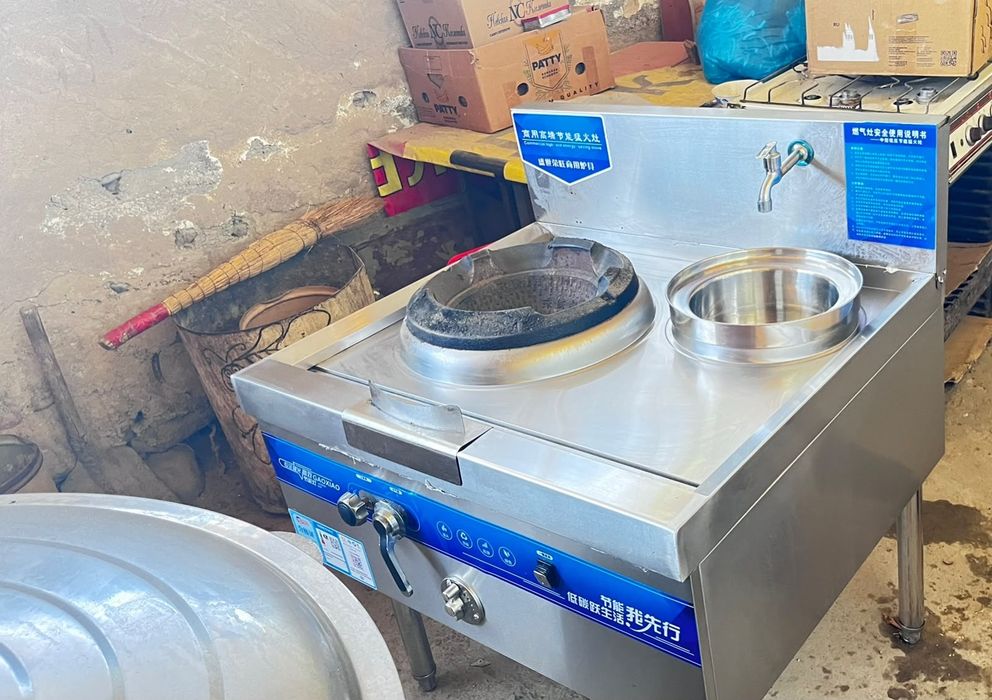 Срочно продам холодильники, плиты, столы