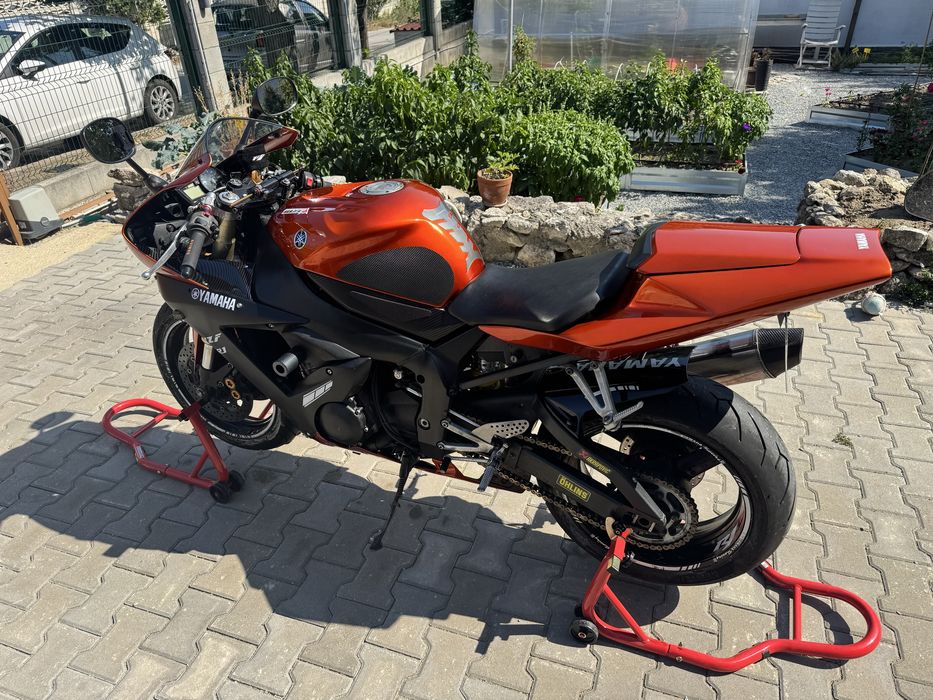 Yamaha YZF-R1  Rn09