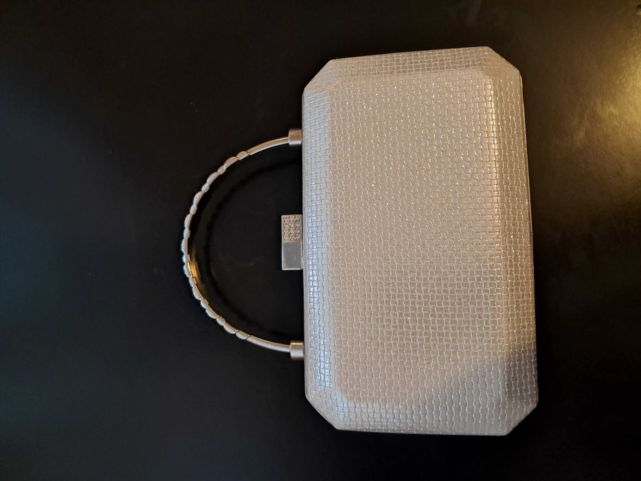 Clutch argintiu elegant,nou