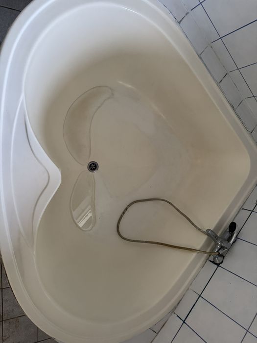Lichidare obiecte sanitare – cadă, chiuvete, WC, oglinzi – prețuri avantajoase