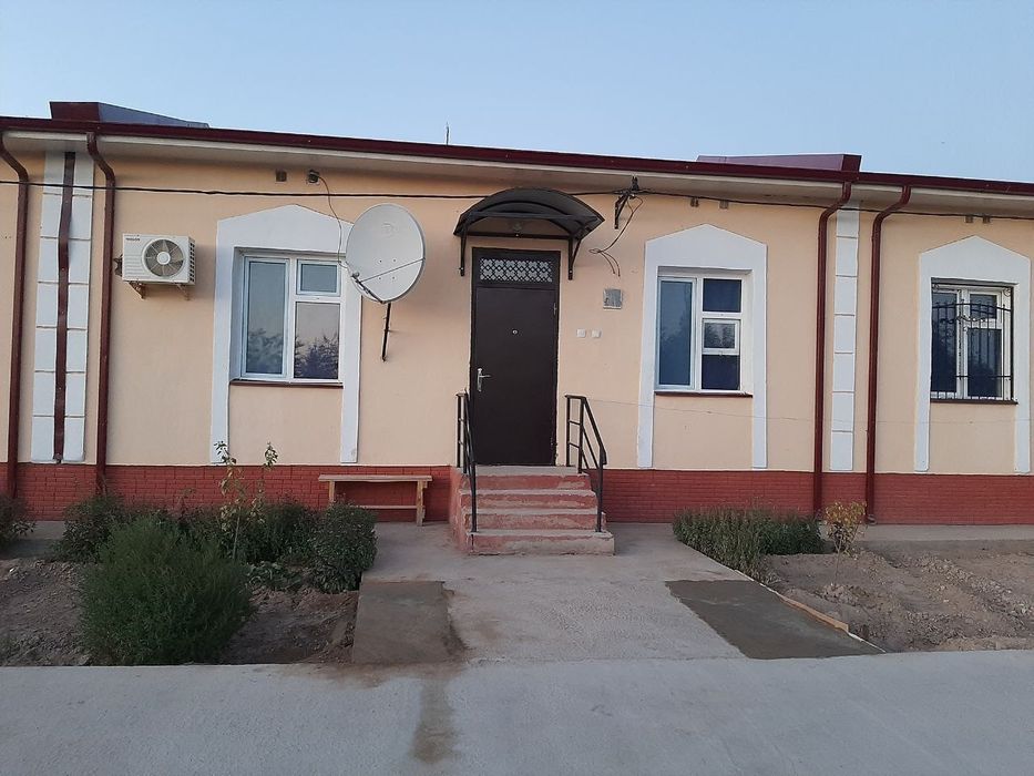 Uy Sotiladi. Yangi qurilgan Namunali Kotej