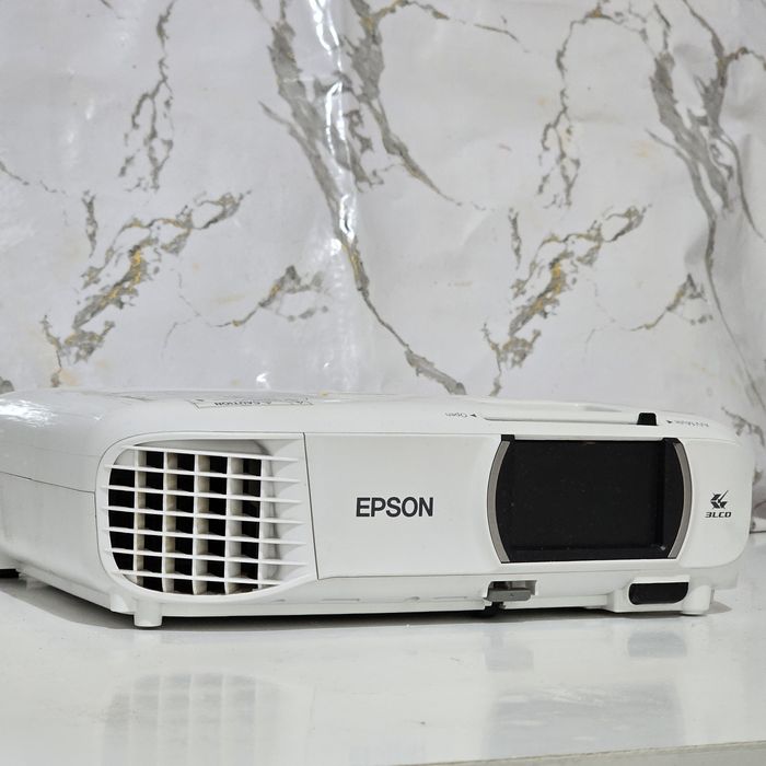 Проектор EPSON EH-TW750
