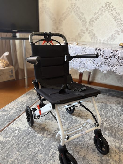 Кресло-каталка для пожилых