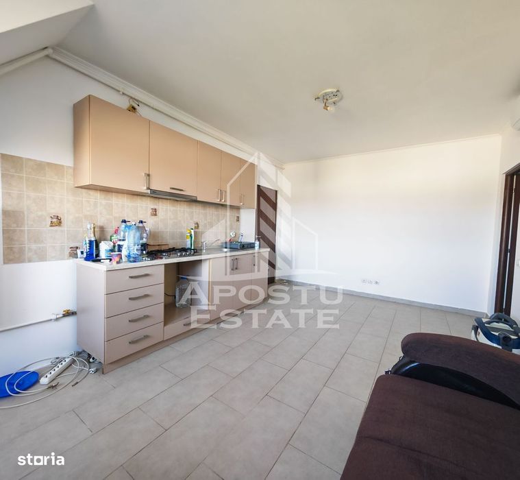 Apartament cu 3 camere, de vanzare, centrala proprie, zona Lipovei