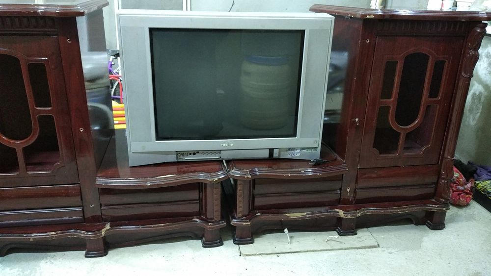 Телевизор с подставкой