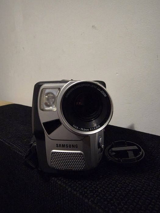 Cameră video Samsung Hi8 Video8 + Accesorii complete + Geantă Samsonite