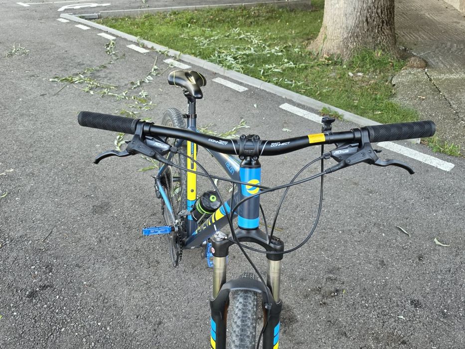 Vând bicicleta Giant