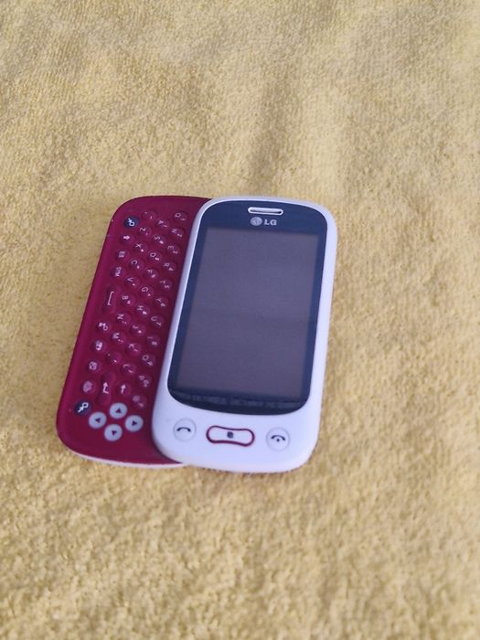 Super telefon lg cu tastatura laterala