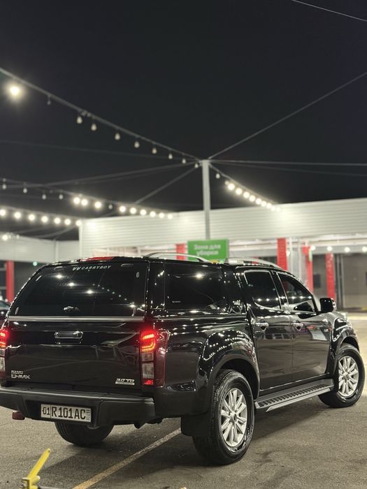 Isuzu D-Max LS пикап