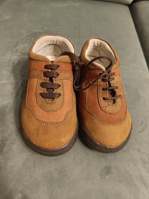 Incaltari / Pantofi / Adidas din piele - mărime 23/25