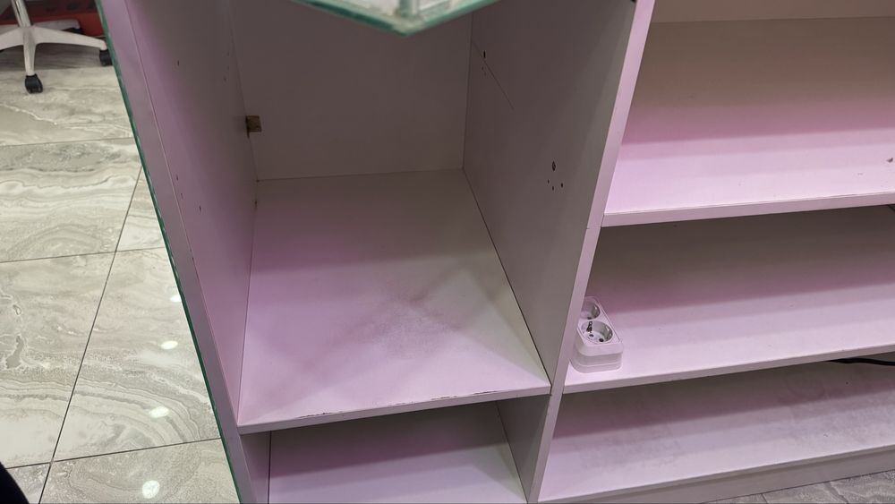 Ресепшен и шкаф