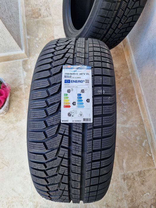Vand 2 Anvelope Noi de iarna HANKOOK 255/50R19 107 V RUNFLAT