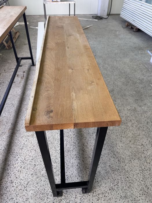 Високи маси от дърво и стомана