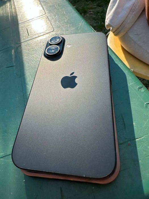 Prodavam iphone 16