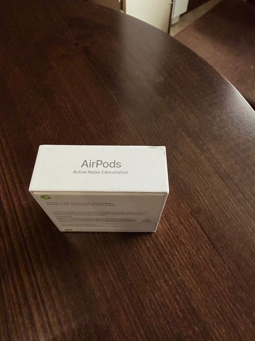Apple AirPods 4 ANC