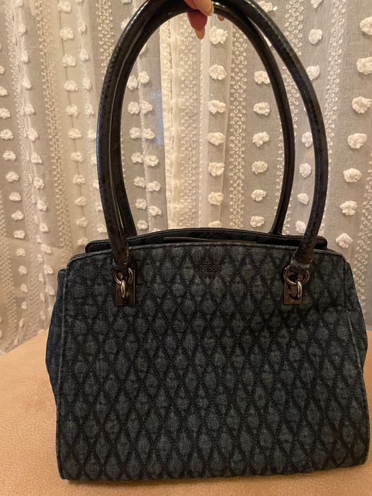 Оригинална чанта Guess