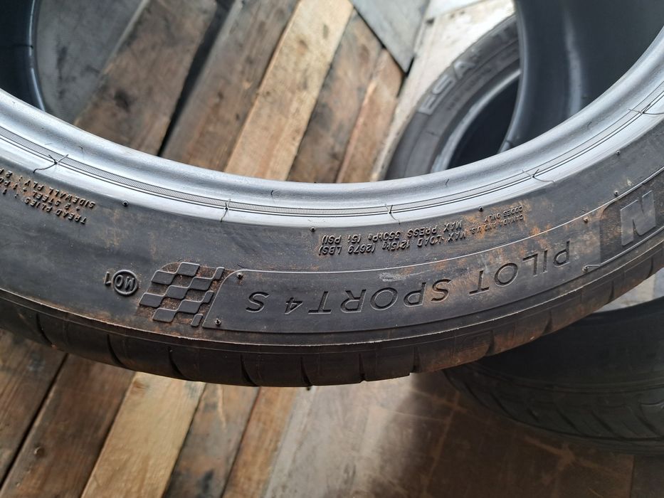 O anvelopa 325/35 R23 Michelin