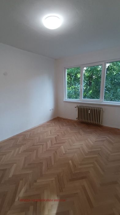 Тристаен апартамент в Медицинска академия