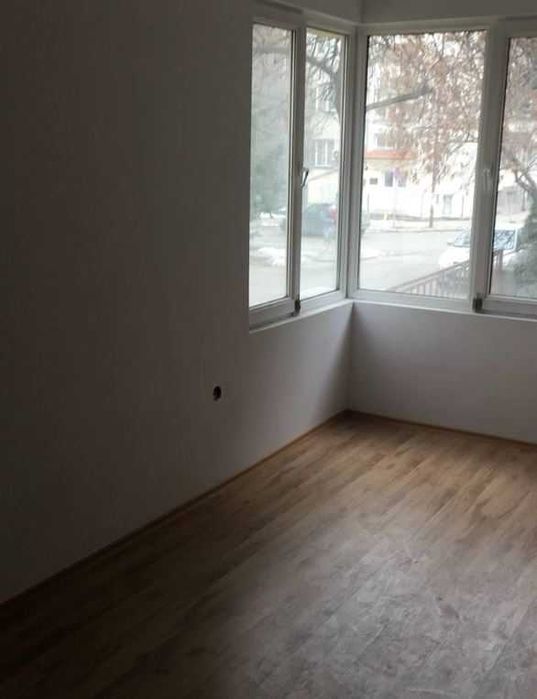 Дава се под наем Тристаен апартамент в Бургас, Център - 90 кв.м за 225 € - Снимка #1