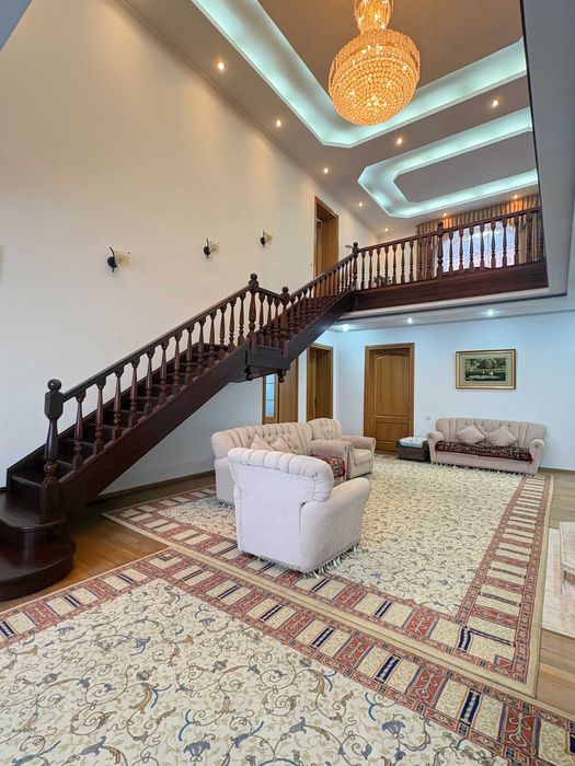 Продам коттедж в самом центре города!