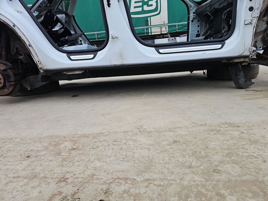 Prag lateral dreapta AUDI Q3 (8UB) [Fabr 2011-2018] OEM