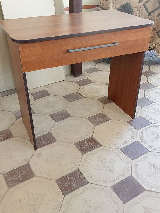 Продается письменный стол для школу