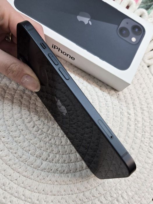 iPhone 13 Midnight blue