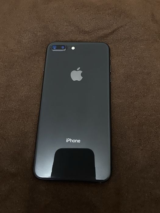 ПРОДАМ iPhone 8+