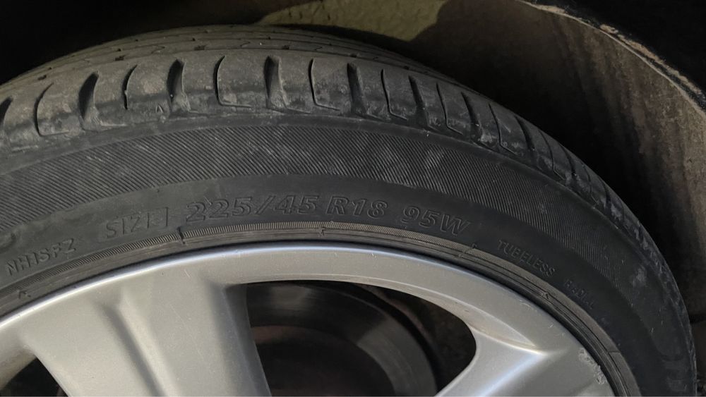Продам шины bridgstone 225/45/18