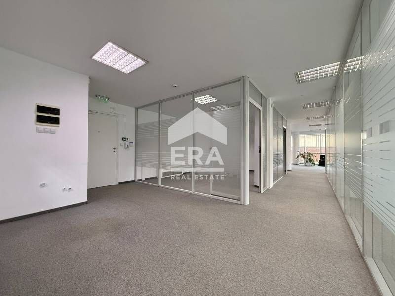 Дава се под наем Офис в София, Център - 500 кв.м за 6483.12 € - Снимка #3