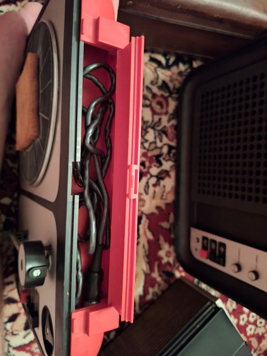 Грамофон на ток и батерии