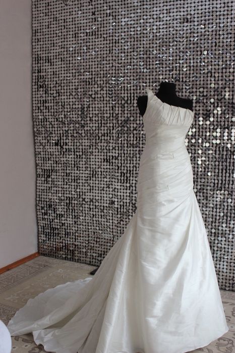 Продам свадебное платье от испанского дизайнера Manuel Mota