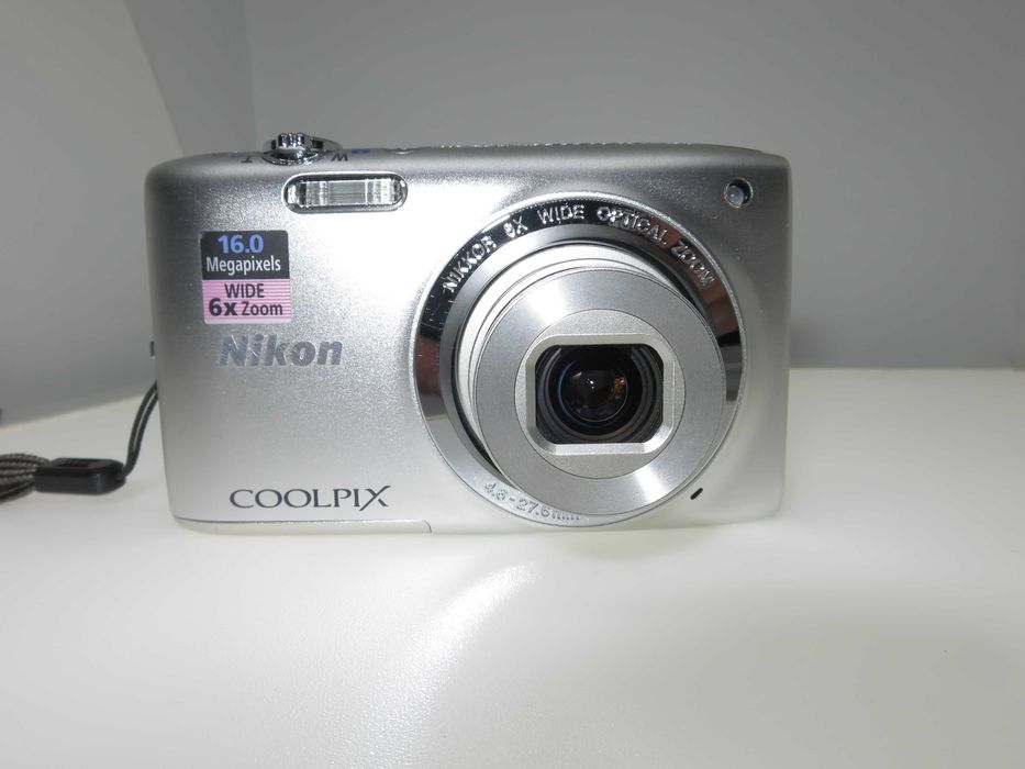 Nikon Coolpix S2700 компактен цифров фотоапарат камера отличен НОВ