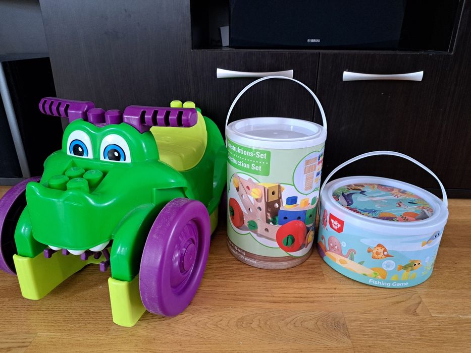 Кола за яздене и играчки