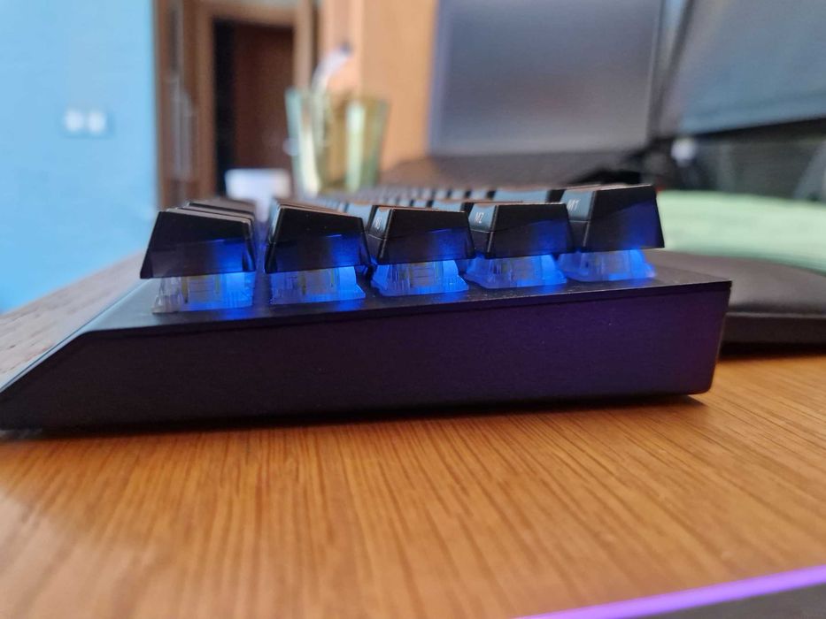 Razer BlackWidow V3 Mini, Yellow Switch + ергономична подложка