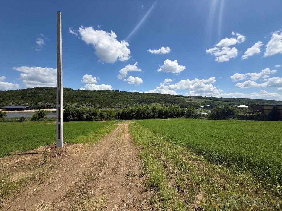 Parcele Teren Aroneanu – Vedere la Lac, Utilități Incluse (Apă, Canalizare, Curent, Gaz) 800mp