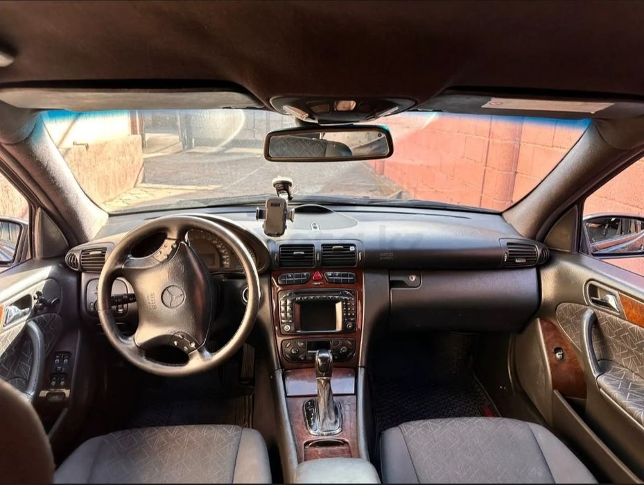 Mercedes-Benz машина