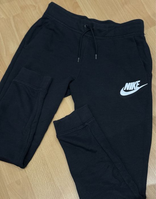 Дамски долнища- Nike