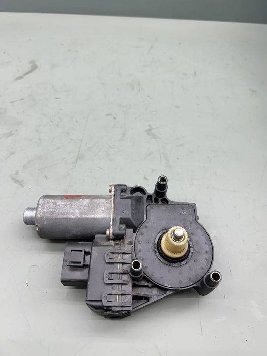 Motoras macara geam fata dreapta 0130821774 Audi A6 2002