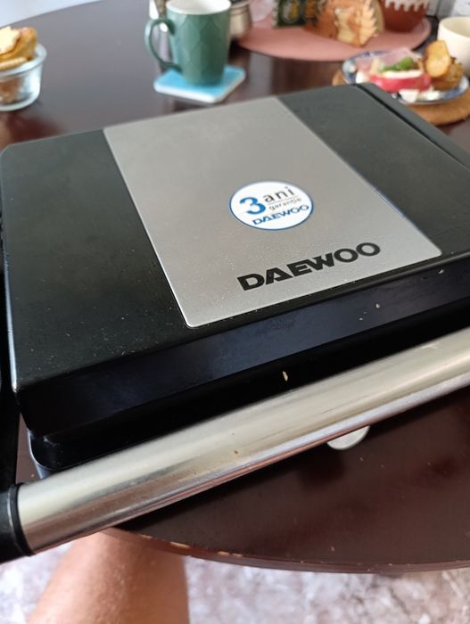 Продавцам скара/контактен грил. Като нова. Ползвана 5 пътя. Daewoo DG