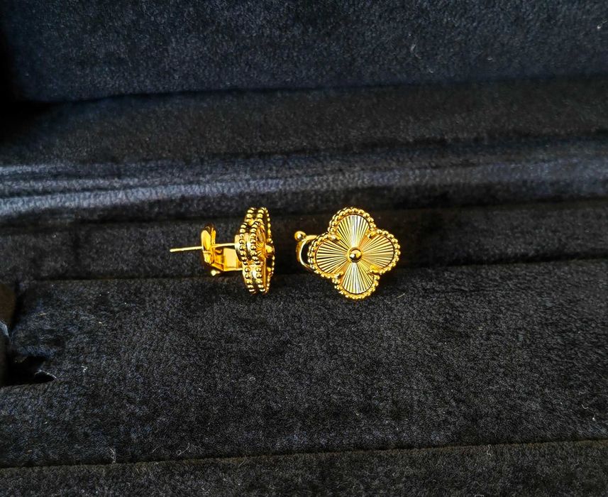 Златни дамски обеци - Van Cleef & Arpels VCA Vintage Alhambra earrings